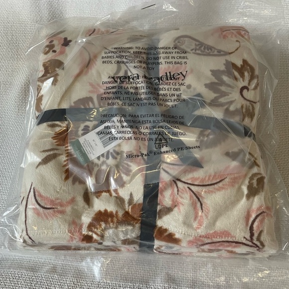 NWT Vera Bradley Essential Throw Blanket - Picture 3 of 4